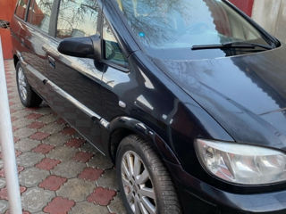 Opel Zafira foto 2