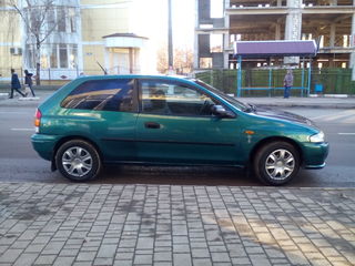 Mazda 323 foto 3