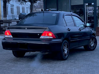 Mitsubishi Lancer foto 3