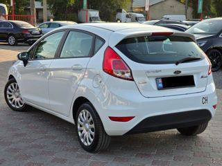 Ford Fiesta foto 4