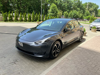 Tesla Model 3 foto 2