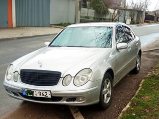 Mercedes E-Class foto 1