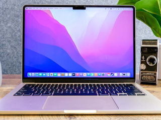 MacBook Air (2022)  Apple M2 / 8GB / 256GB