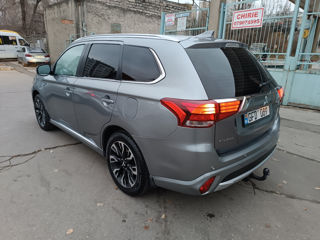 Mitsubishi Outlander foto 4