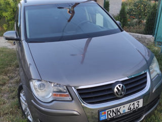 Volkswagen Touran foto 2