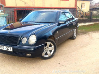 Mercedes E Class foto 1