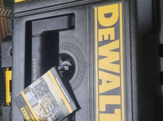 Комплект DEWALT  266P2T .Шуруповёрт796, Импакт 887, 2 батареи на 5 ампер зарядка и кейс foto 4