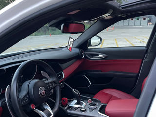 Alfa Romeo Giulia foto 2