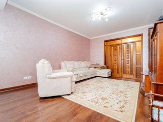 Apartament cu 2 camere, 80 m², Botanica, Chișinău foto 4