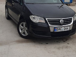 Volkswagen Touran foto 2