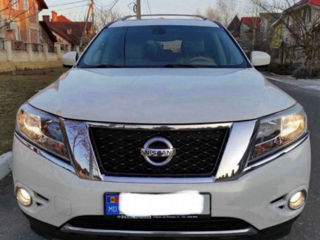 Nissan Pathfinder foto 2