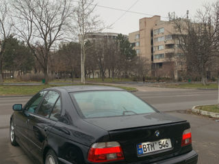 BMW 5 Series foto 2