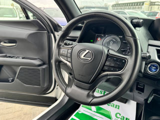 Lexus UX foto 9