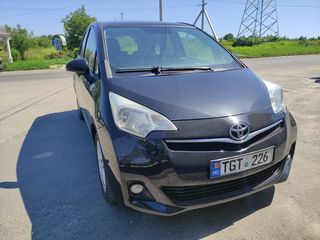 Toyota Verso-S foto 1