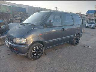 Nissan Serena foto 7