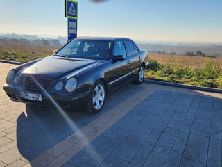 Mercedes E-Class foto 2