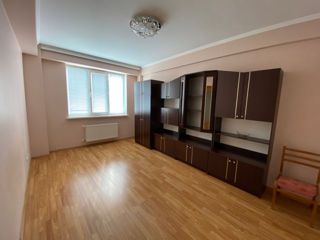 Apartament cu 3 camere, 100 m², Botanica, Chișinău foto 2