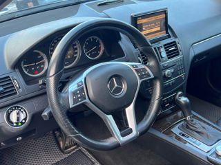 Mercedes C-Class foto 6