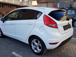 Ford Fiesta foto 1