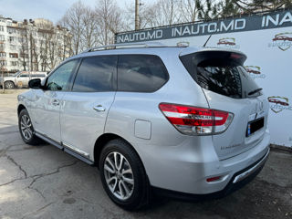 Nissan Pathfinder foto 3