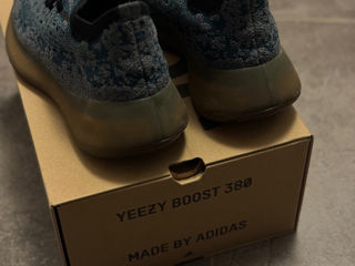 Yeezy Boost 380 foto 4