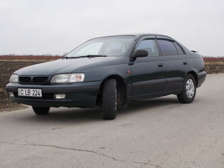 Toyota Carina foto 2