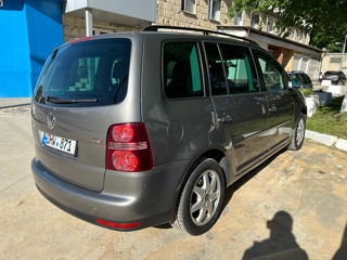 Volkswagen Touran foto 3