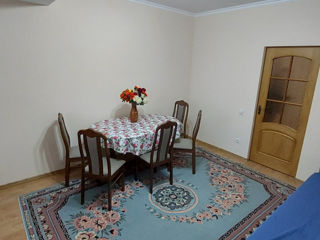 Apartament cu 2 camere, 55 m², Botanica, Chișinău foto 2