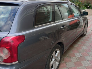 Toyota Avensis foto 3