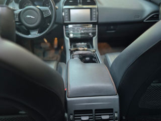 Jaguar XE foto 11