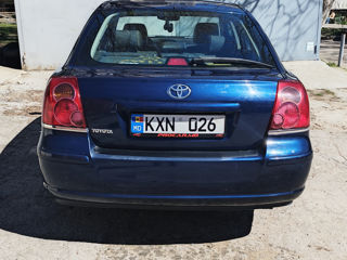 Toyota Avensis foto 2