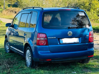 Volkswagen Touran foto 3