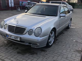 Mercedes E-Class foto 2