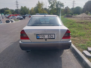 Mercedes C-Class foto 9