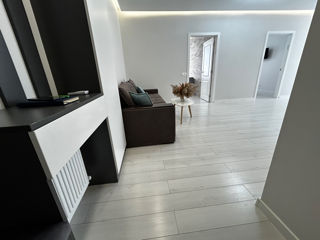 Apartament cu 2 camere, 70 m², Centru, Chișinău foto 2