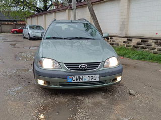 Toyota Avensis foto 2