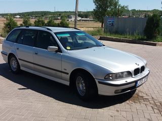 BMW 5 Series foto 1