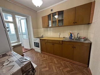 3-х комнатная квартира, 77 м², Центр, Кишинёв