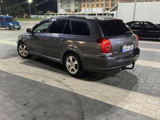 Toyota Avensis foto 6