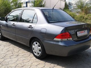 Mitsubishi Lancer foto 9