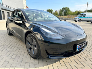 Tesla Model 3 foto 1