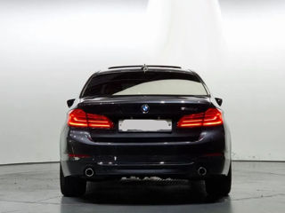 BMW 5 Series foto 4