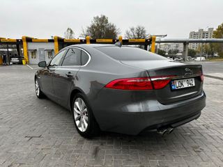 Jaguar XF foto 2