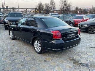 Toyota Avensis foto 8