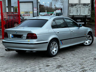 BMW 5 Series foto 4