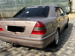 Mercedes C-Class foto 3