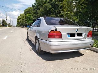 BMW 5 Series foto 7