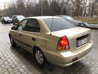 Hyundai Accent foto 3