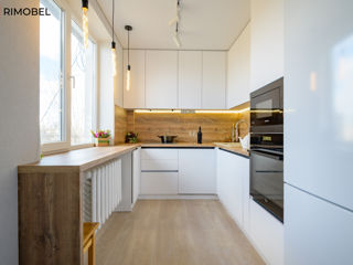 Bucătărie modernă, mat de culoare alb foto 15