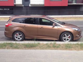 Ford Focus Wagon foto 1